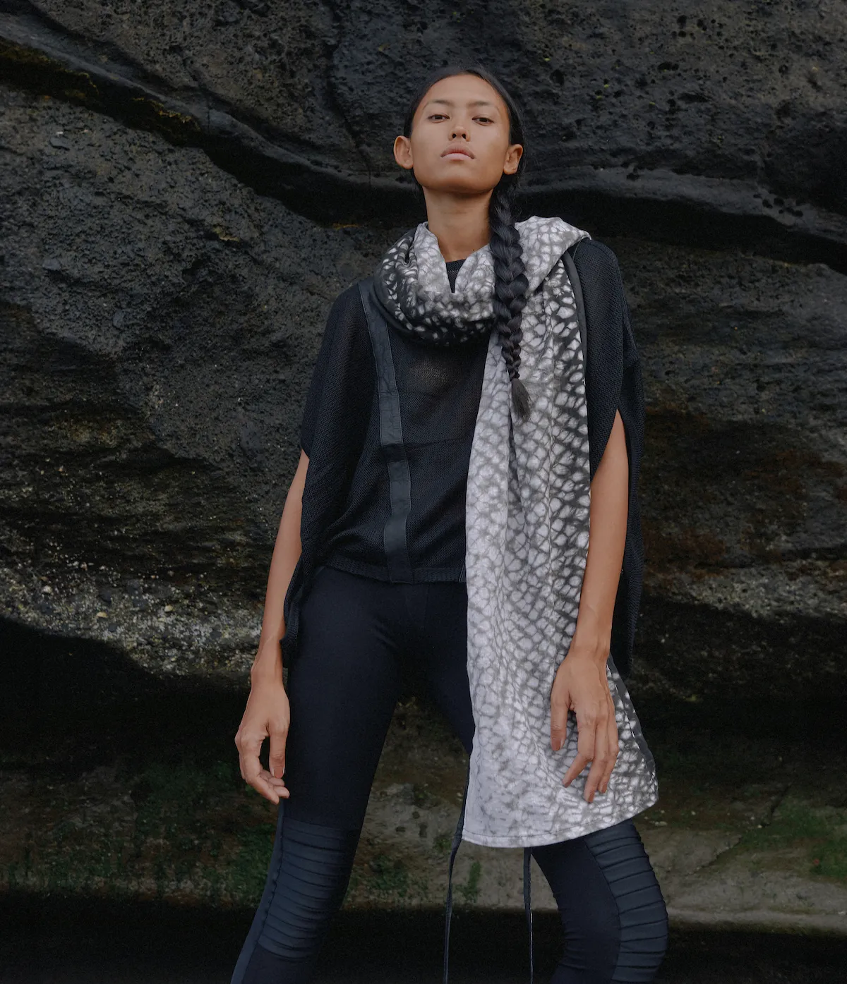 kaori linen scarf - ebony hachinosu