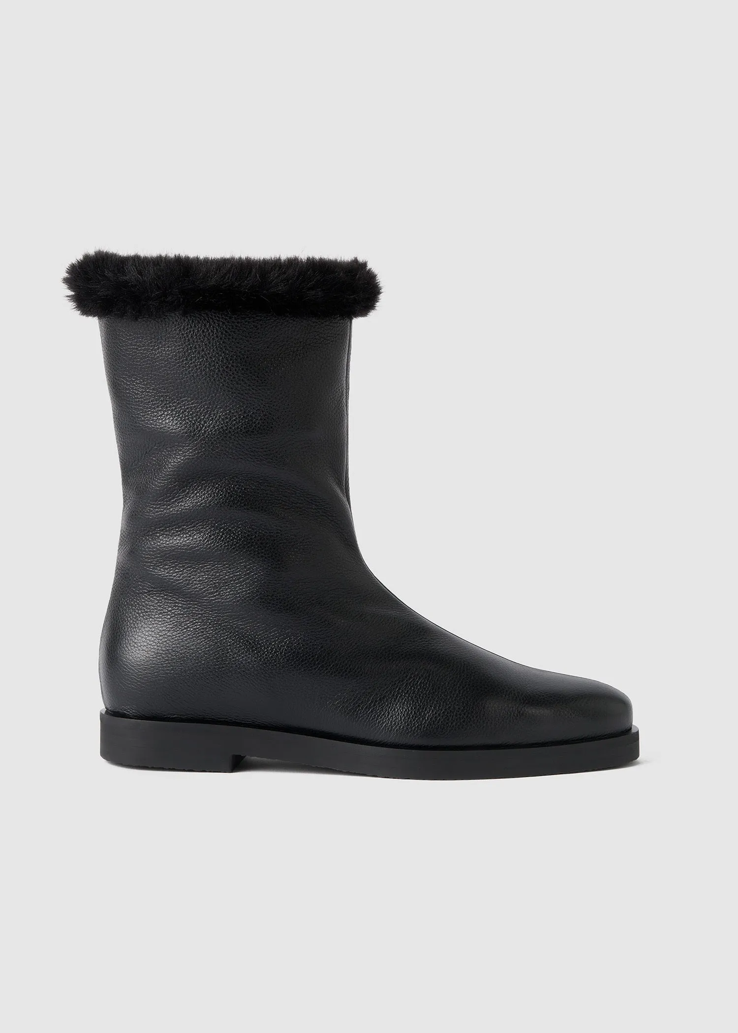 Off-duty boots black