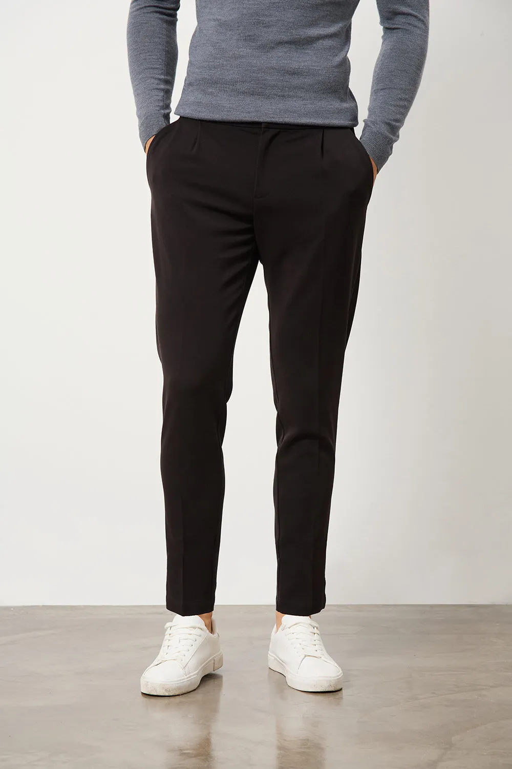 Pleat Side Adjuster Pants in Black