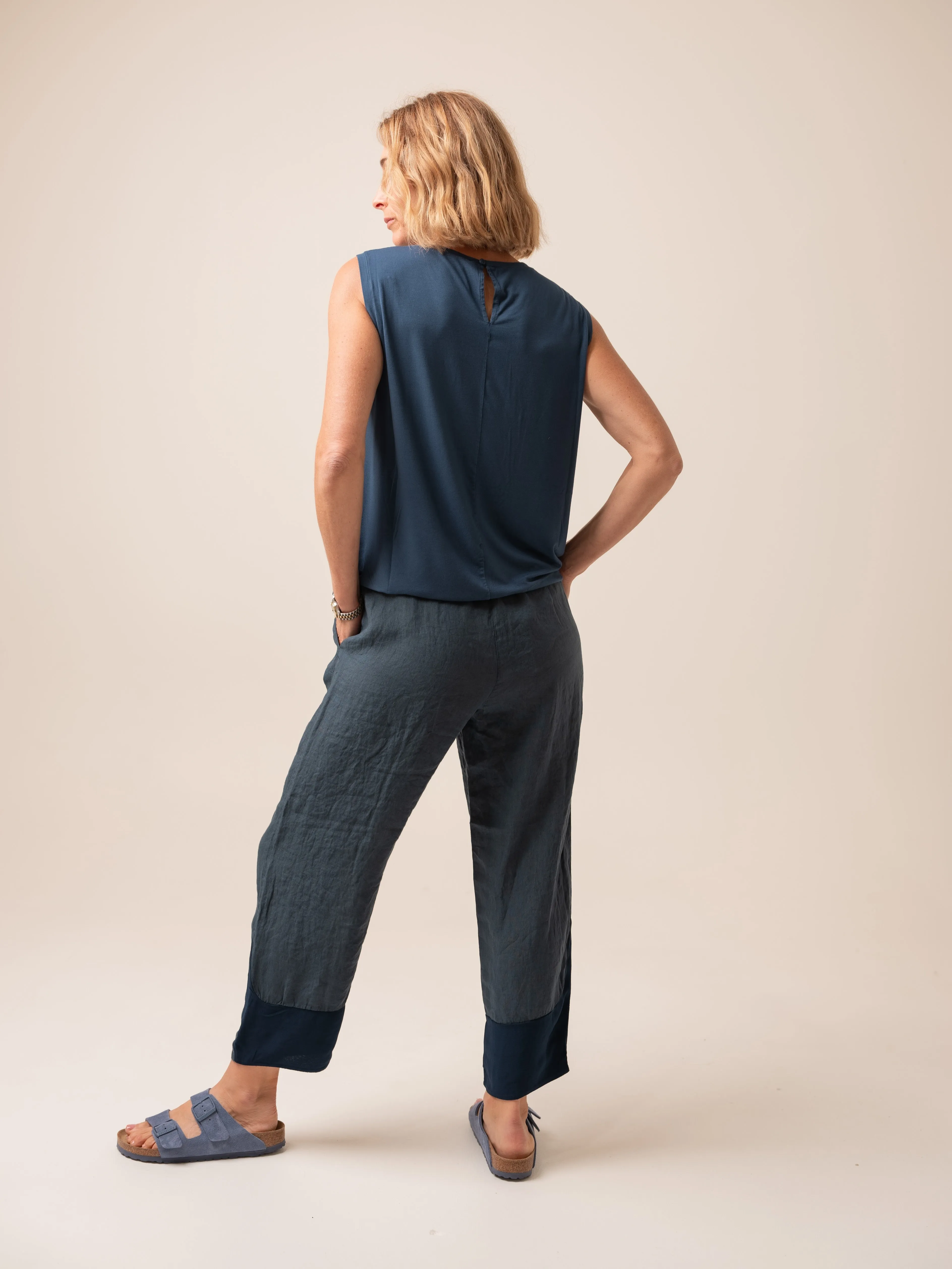 Transit Par Such Linen Pant with Viscose Detail in Navy Blue